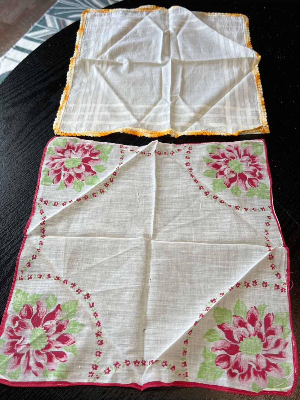 Lot of Vintage Assorted Colorful Kitsch Floral Handkerchiefs Hankies - Picture 17 of 17